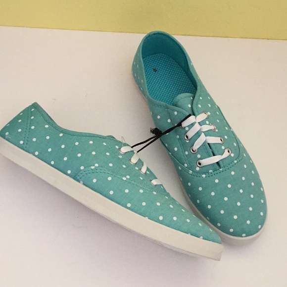 Shoes - Women’s polka dot lace up shoes sz 10 Mint
